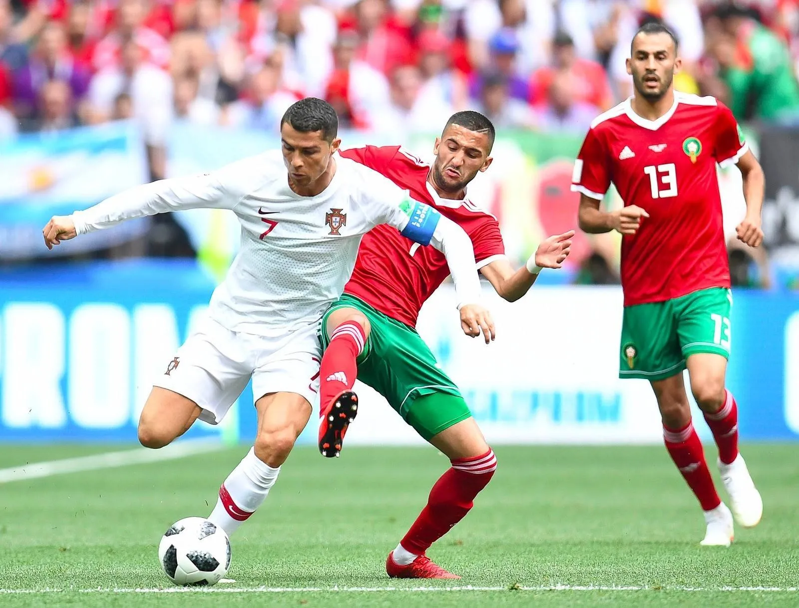 RÃ©sultat de recherche d'images pour "hakim ziyech cristiano ronaldo"