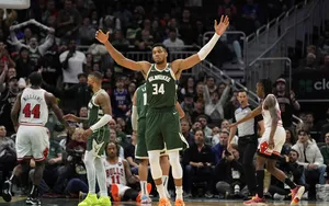 NBA : une nuit historique pour Giannis Antetokounmpo