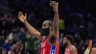 James Harden amoureux de ses nouveaux fans pour ses débuts à Philadelphie
