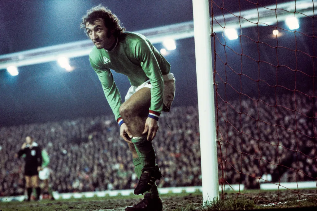 Herve Revelli lors d'un match de Coupe d'Europe entre Liverpool et Saint-Etienne - Photo by Icon Sport