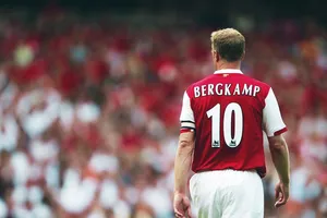 Allégorie de l’élégance : Dennis Bergkamp #1