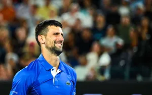 Open d’Australie : Novak Djokovic “frustré” par son niveau de jeu malgré sa qualification au troisième tour 