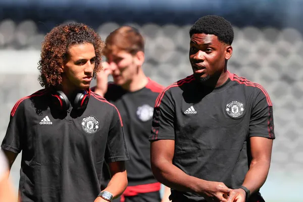 En manque de temps de jeu du côté de Manchester United, Teden Mengi pourrait tenter de relancer sa jeune carrière en France durant ce mercato, sous les couleurs d'Amiens (iconsport)