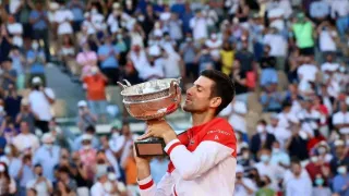 Roland-Garros (H) : Novak Djokovic, la Terre à ses pieds