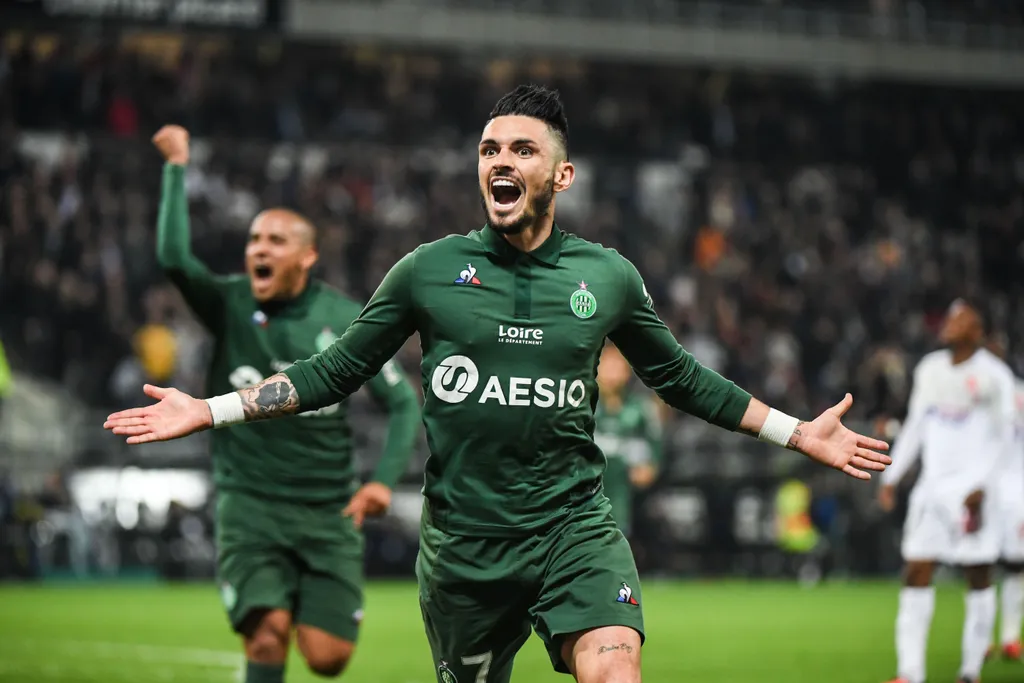 Remy Cabella, joueur de Saint-Étienne, célèbre un but lors du match de Ligue 1 entre Amiens et Saint-Étienne au Stade de la Licorne - Source : Icon Sport
