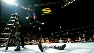 SummerSlam Moments – 2000 : Tables, Ladders & Chairs Match, premier du nom !