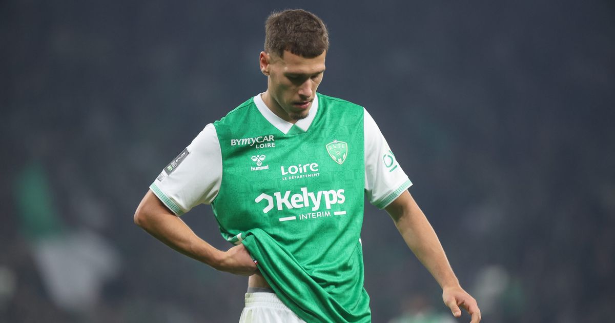 https://wesportfr.com/thumbor/VTRB9GtO2rQgoh1xCZ6Zb8CqtP8=/1200x630/smart/filters:format(jpeg)/https://wesportfr.com/app/uploads/2025/11/Lucas-Stassin-ASSE-Saint-Etienne-scaled.jpg