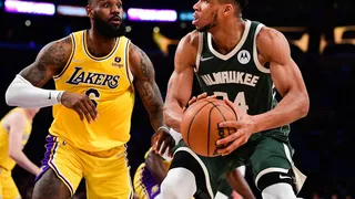 NBA : Le coach assistant des Lakers confirme l’intérêt pour Giannis Antetokounmpo !