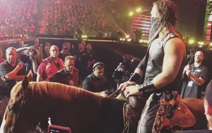Quand Adam Page surnomme son cheval en référence à Triple H