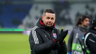 OL : Mikautadze ou Lacazette ? Pierre Sage prêt à faire sa révolution