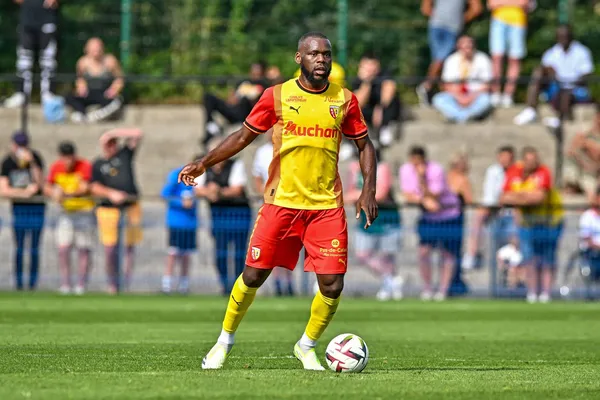 Recruté l'an passé en provenance des Girondins de Bordeaux, Jean Onana quitte déjà le RC Lens pour prendre la direction de la Turquie et Besiktas (iconsport)