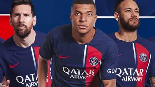 Le PSG dévoile son nouveau maillot domicile avec un hommage aux années 2000