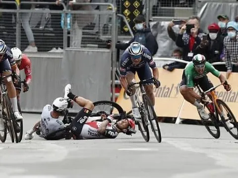 Une troisième étape marquée par les chutes ; comment Caleb Ewan est tombé ?