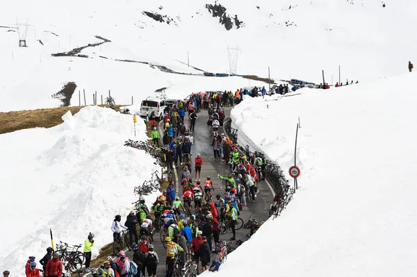 Illustration du Giro sous la neige (iconsport)