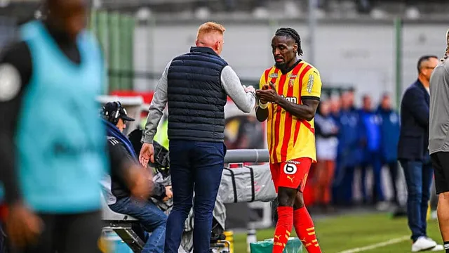 RC Lens : Nzola suspendu 2 matchs, un nouveau casse-tête se prépare pour Will Still