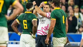 “Pas au niveau”, “une honte” : l’arbitre détruit par joueurs et supporters après France – Afrique du Sud