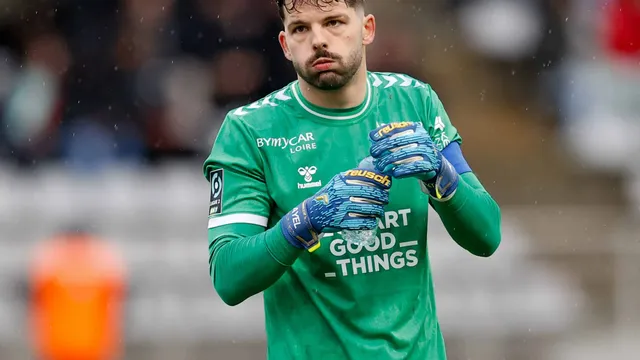 ASSE : Larsonneur se fait détruire par Abdoulaye Touré