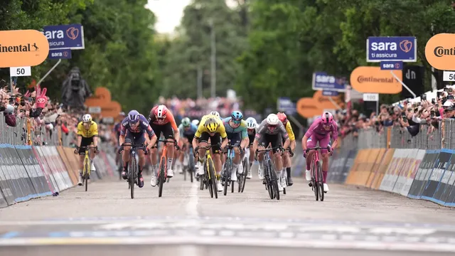 Étape 14 Giro 2025 : parcours détaillé, profil, favoris et horaires