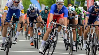 Arnaud Démare inaugure son maillot tricolore par une victoire
