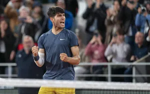 Roland Garros : une légende du tennis s’enflamme pour Carlos Alcaraz