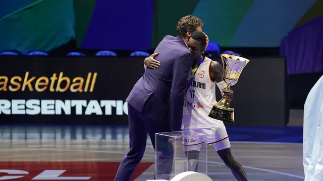 Dennis Schroder (MVP Coupe du Monde Basket 2023) : “un sentiment incroyable !”