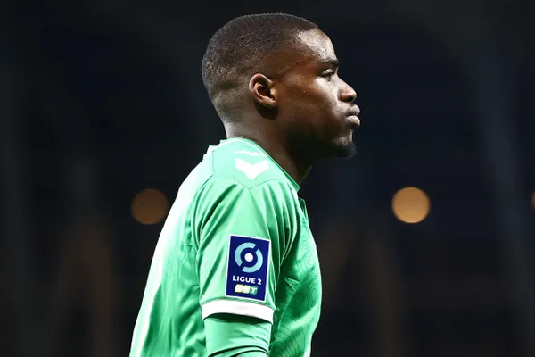 Niels Nkounkou pourrait déjà quitter l'ASSE et son coach Laurent Batlles cet été. L'Eintracht Francfort est notamment sur les rangs pour l'enrôler (iconsport)