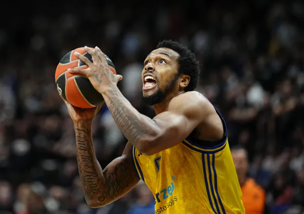 Sterling Brown sous le maillot de l'Alba la saison dernière