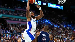 France – États-Unis : C’est l’action des JO 2024, l’énorme poster de Yabusele sur LeBron James