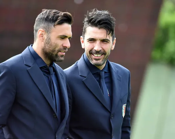 Joueur du Paris Saint-Germain entre 2011 et 2017, Salvatore Sirigu pourrait revenir en Ligue 1 en signant à Nice en cette fin de mercato estival (iconsport)