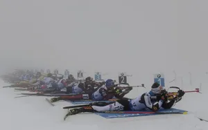 Oberhof: doublé pour Kuzmina et Fourcade, les Françaises et Suédois sortent du brouillard