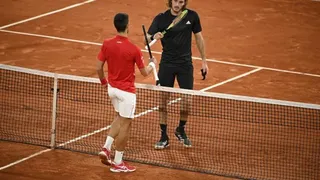 Roland-Garros (H) : Djokovic vient à bout de Tsitsipas et rejoint Nadal en finale