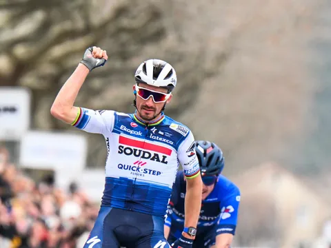 Julian Alaphilippe remporte la Classique Faun-Ardèche