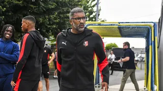 Mercato Rennes : Habib Beye prêt à envoyer un ancien du RC Lens en Ligue 2