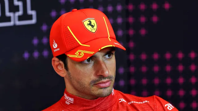 F1 : “Trois mois de perdu”, Carlos Sainz critique les choix de Ferrari