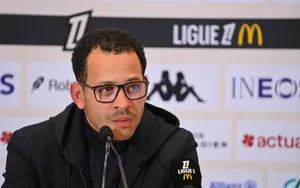 Strasbourg : Pas encore arrivé, Liam Rosenior se fait détruire à Chelsea