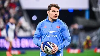 XV de France : Antoine Dupont forfait contre les Anglais ? On a la réponse !