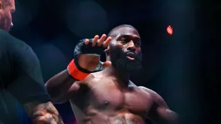 “Lui il fait du MMA, moi je tape des gens pour vivre”, quand Doumbé détruit Saint-Denis