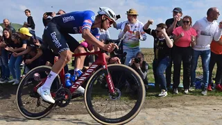 Paris-Roubaix 2024 : où voir les coureurs sur le parcours ?