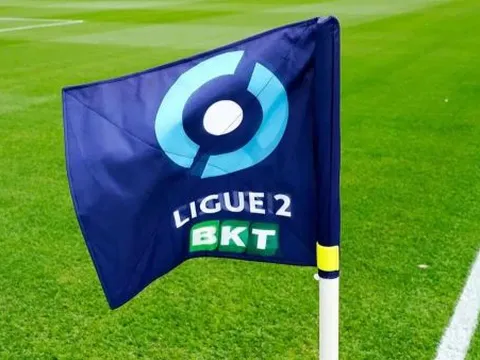 Résultats Ligue 2 J6 : Caen bute sur une vaillante équipe de Pau, première victoire pour Saint-Étienne