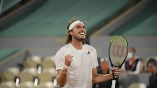 Roland-Garros (H) : Tsitsipás domine Medvedev et file en demies