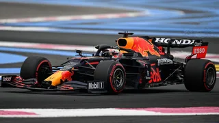 Formule 1 – Verstappen domine Hamilton et signe la pole au Castellet !