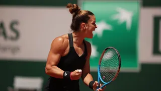 Roland-Garros (F) : Iga Świątek tombe face à María Sákkari, qui file en 1/2