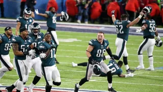 Les Eagles de Philadelphie remportent le Super Bowl LII en battant les tenants du titre, les New England Patriots en finale.