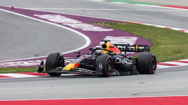 Verstappen s’impose sans difficulté en Catalogne ! Deux Mercedes sur le podium