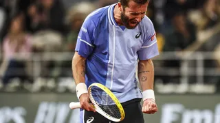 JO 2024 : Dans une ambiance de folie, Corentin Moutet se qualifie pour les 16e de finale au bout du suspense