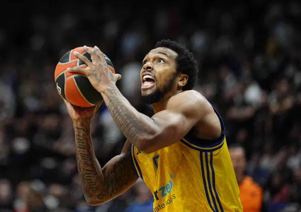 Sterling Brown sous le maillot de l'Alba la saison dernière