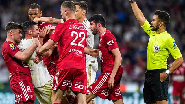 OL-Brest : La polémique enfle autour de l’arbitrage