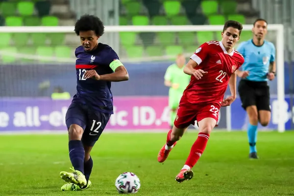 Arsen Zakharyan, l'un des grands talents du football russe, ici face à l'Equipe de France (iconsport)