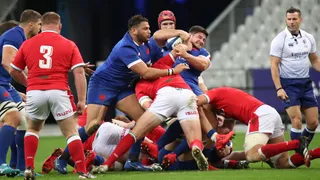 Un XV de France séduisant domine le Pays de Galles