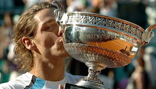 Résultat de recherche d'images pour "gaston gaudio roland garros 2004"
